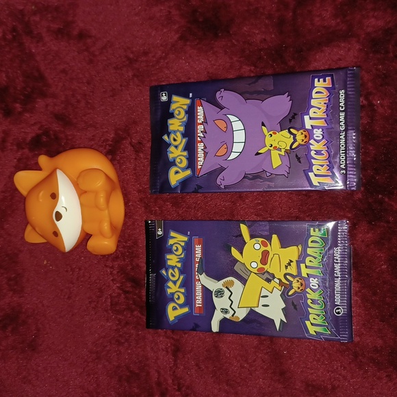 🆕️ Pokémon 2022 and 2023 Halloween Booster Packs - Picture 1 of 5